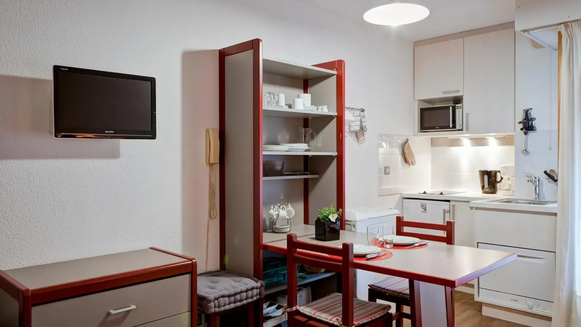 Apartment Studio 2* Avec Balcon, Parking Et Wi-Fi Au Coeur De Brides-Les-Bains, Proche Telecabine Olympe - Fr-1-512-81