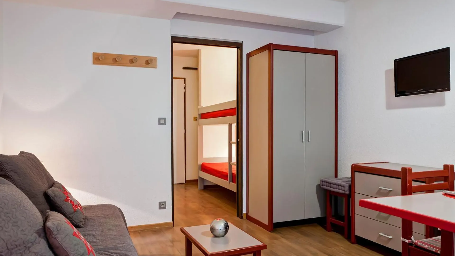 Studio 2* Avec Balcon, Parking Et Wi-Fi Au Coeur De Brides-Les-Bains, Proche Telecabine Olympe - Fr-1-512-81 Apartment