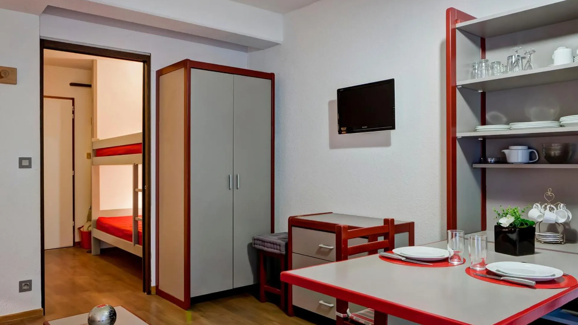 Apartment Studio 2* Avec Balcon, Parking Et Wi-Fi Au Coeur De Brides-Les-Bains, Proche Telecabine Olympe - Fr-1-512-81