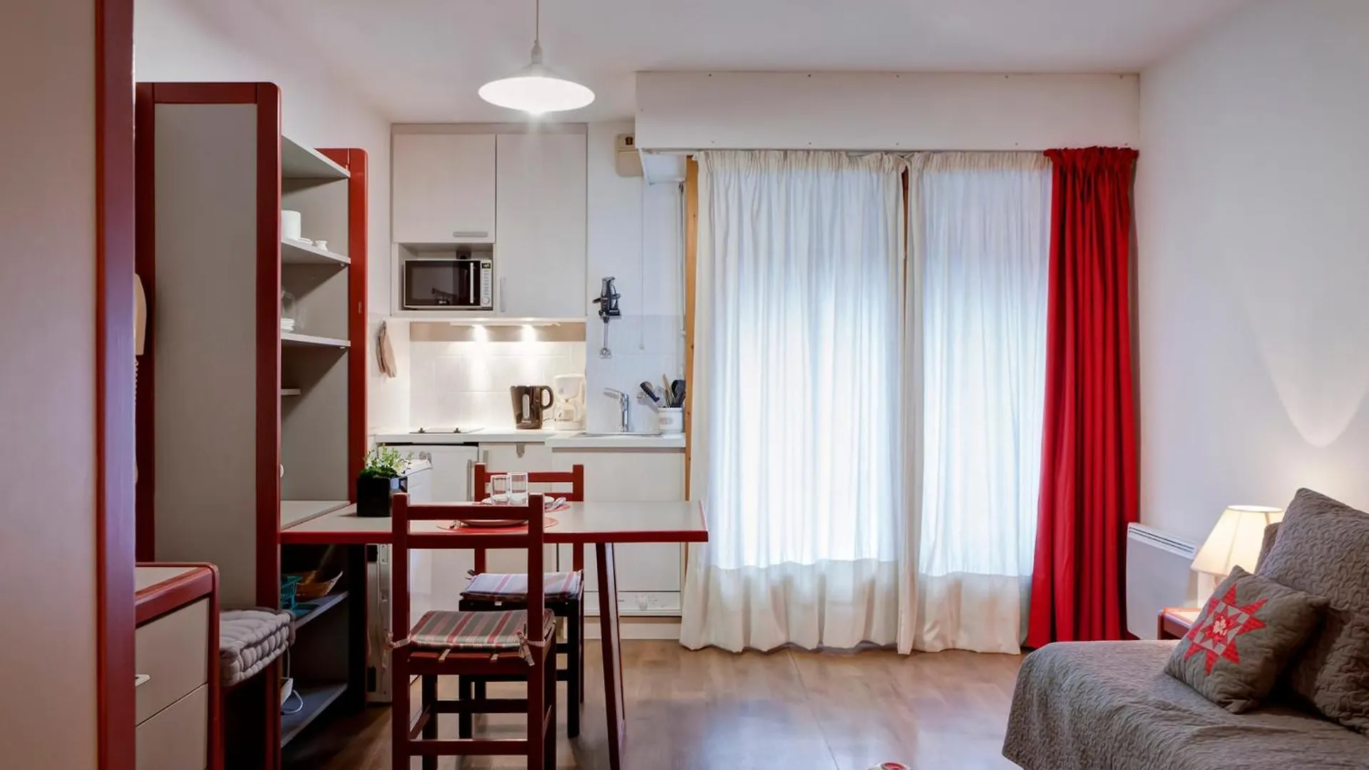Studio 2* Avec Balcon, Parking Et Wi-Fi Au Coeur De Brides-Les-Bains, Proche Telecabine Olympe - Fr-1-512-81
